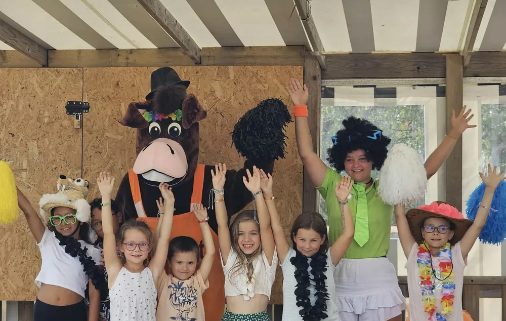 joie des enfants aux multiples activités proposées par le camping le ragis en Vendée